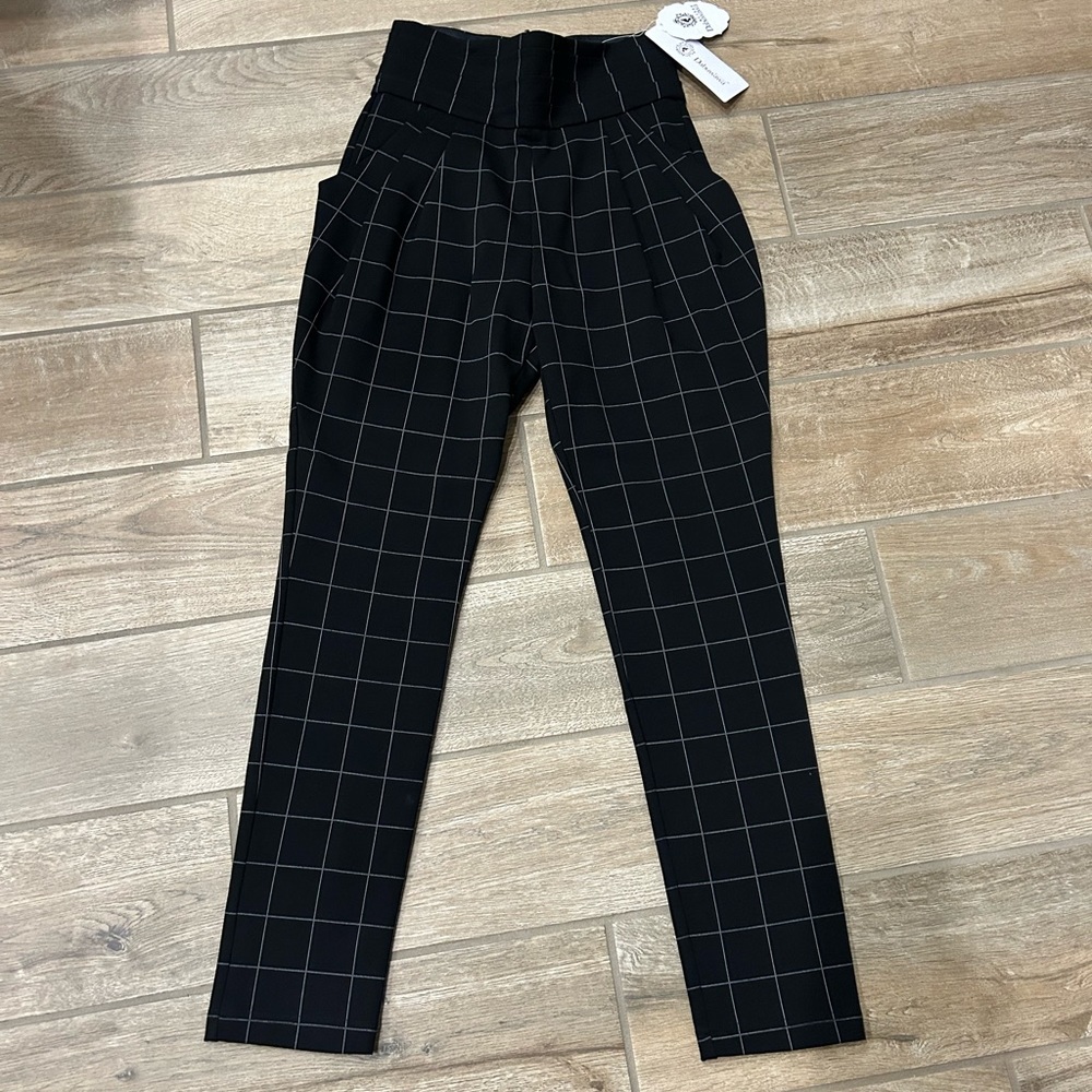 Dabuwawa High waisted women’s pleat front pants black white stripes size 26 New